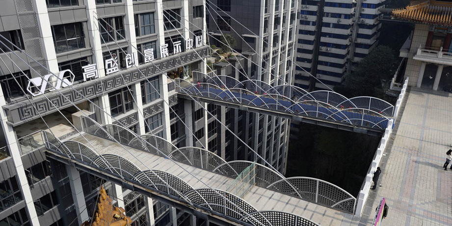 重慶現(xiàn)“最?！笨罩羞B廊 離地68.5米