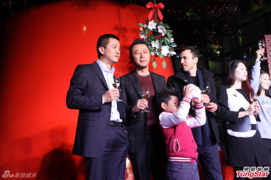 李亞鵬、郭濤父子相活動