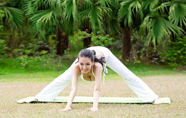 圖為瑜伽教母性感寫真。