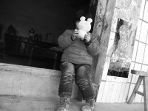 對(duì)自己的怪病，依依懵然無(wú)知。