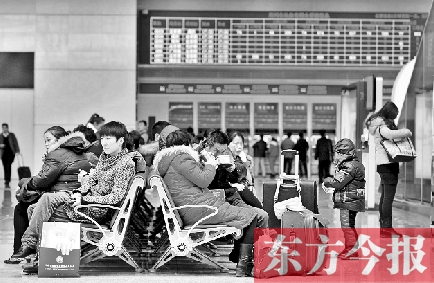 昨日，受天氣影響，多趟途經(jīng)和到達(dá)鄭州的高鐵晚點(diǎn)