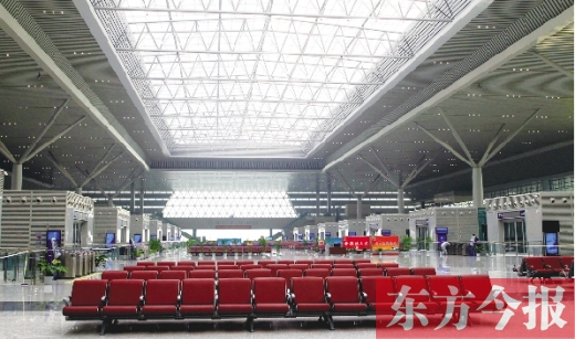 鄭州東站寬敞的候車大廳。未來,鄭州南站建成后,規(guī)模將遠(yuǎn)高于鄭州東站