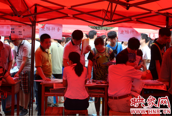 家長們最關(guān)心的還是畢業(yè)以后孩子的就業(yè)情況。