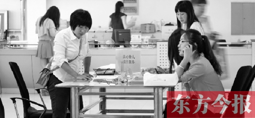 行政審批“瘦身”，不僅提高了行政效率，節(jié)約了行政資源，而且最大限度地方便了群眾