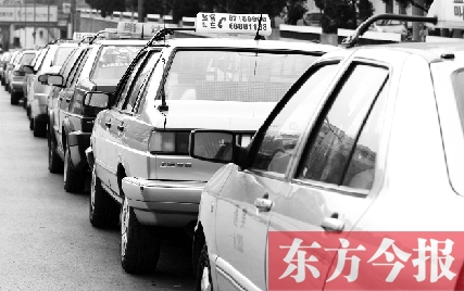 鄭州擬規(guī)定出租車公司不得亂收的哥管理費(fèi) 鄭州擬規(guī)定出租車公司不得亂收的哥管理費(fèi)
