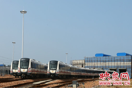 選擇地鐵出行，已經(jīng)是不少鄭州市民的首選