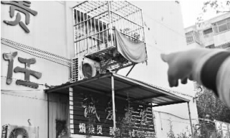 發(fā)生矛盾的一二樓鄰居，喇叭就安裝在二樓窗口。