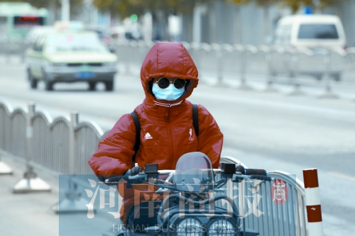 全副武裝，抵抗寒風(fēng)