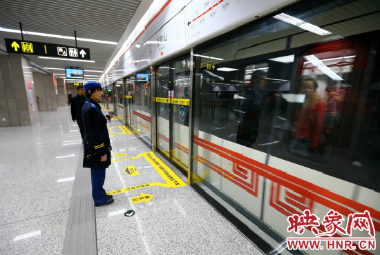 自11月29日起，鄭州地鐵將進一步縮短行車間隔。