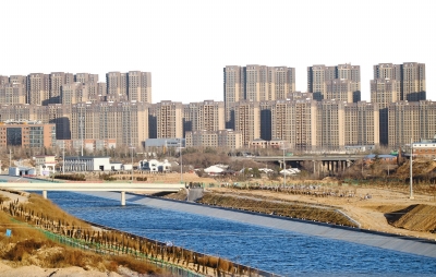 鄭州市西南角，南水北調(diào)渠旁新建的樓盤。