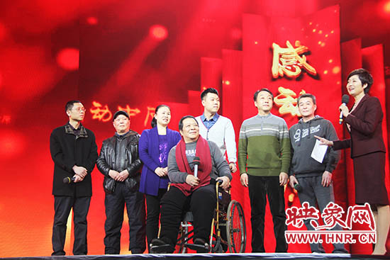 接力照顧高位截癱患者高新海的“隴海大院”愛心集體鄰居們。