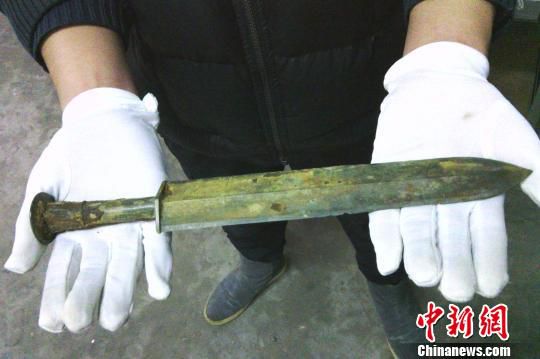 河南發(fā)掘戰(zhàn)國至東漢墓葬群 出土罕見青銅劍、戈（圖）
