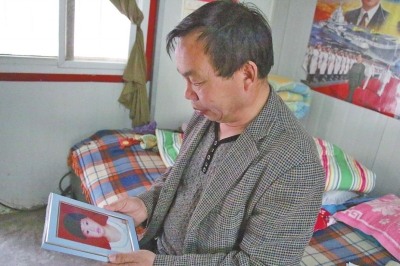　每次想起自己3歲小孫女的無辜離世，老高都深深地悔恨自己交友不慎