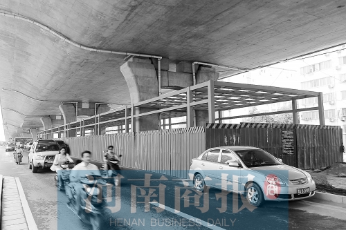建設(shè)中的隴海路快速公交站臺，這條線路或取名B5