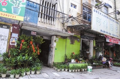 今年8月，當年于英生妻子被殺案發(fā)生地——蚌埠市南山路一處臨街一樓的三室一廳——目前已經(jīng)成為一個花店。