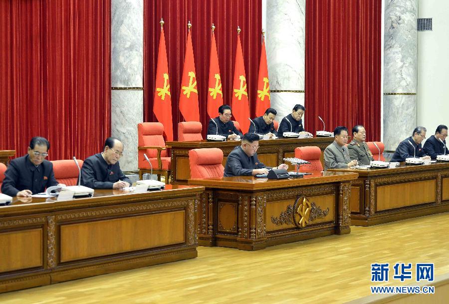 12月8日，在朝鮮平壤，朝鮮勞動黨第一書記金正恩（前排中）出席并指導(dǎo)朝鮮勞動黨中央政治局?jǐn)U大會議。