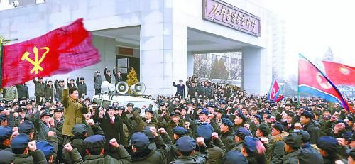 朝鮮11日繼續(xù)展開大規(guī)模批判張成澤運(yùn)動(dòng)。圖為朝鮮金策工業(yè)大學(xué)的青年學(xué)生宣誓擁護(hù)領(lǐng)袖金正恩。