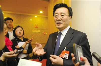 昨日，在十四屆人大二次會議順義代表團全團審議后，北京市人大代表、北京市常務(wù)副市長李士祥接受記者提問。新京報記者 浦峰 攝