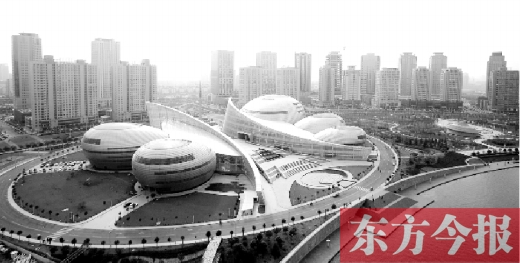 隨著鄭州經(jīng)濟(jì)的發(fā)展，鄭州的城市建設(shè)也煥發(fā)出勃勃生機(jī)