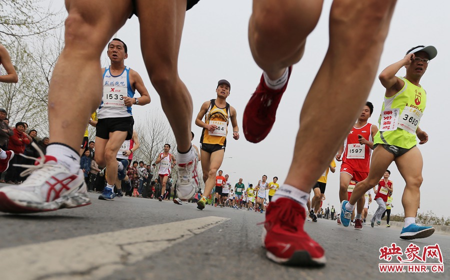 約五公里處，選手們已經拉開了距離。