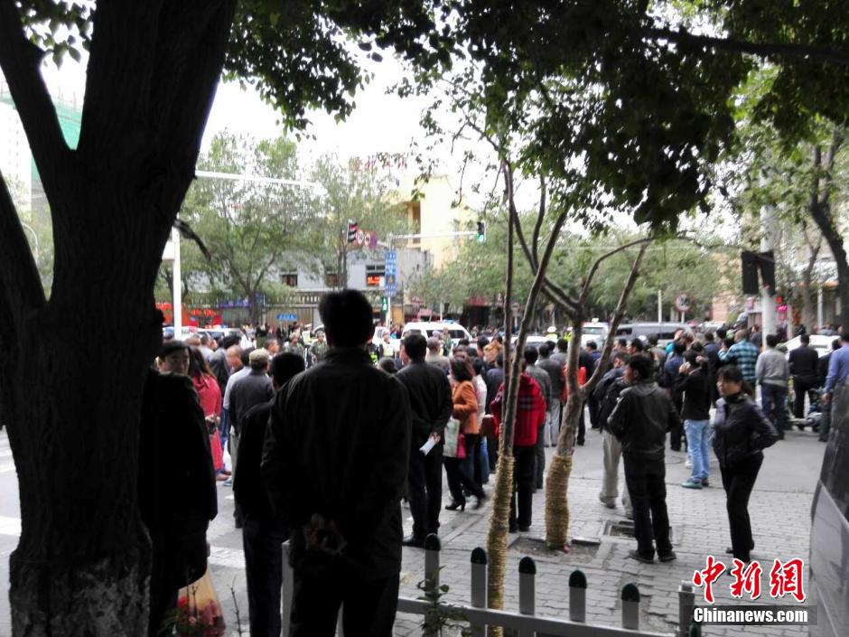 自治區(qū)和烏魯木齊市有關(guān)部門迅速處置，傷員已全部送往醫(yī)院救治。