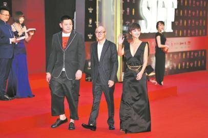 　　《勝利》劇組走紅毯，只可惜黃海波未能參加。