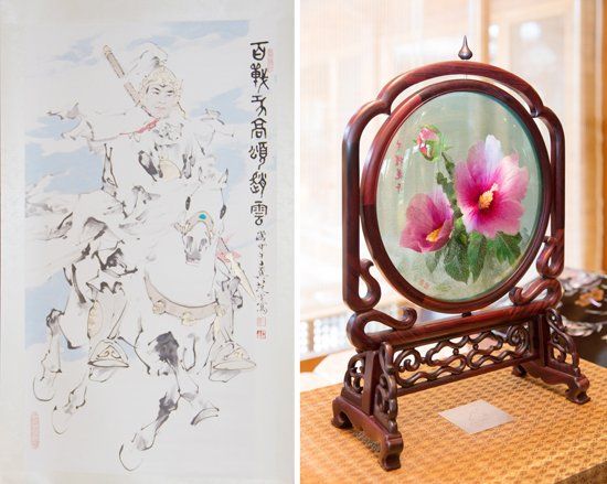 　當(dāng)?shù)貢r(shí)間2014年7月4日，中國(guó)國(guó)家主席習(xí)近平向韓國(guó)總統(tǒng)樸槿惠贈(zèng)送的趙云畫(huà)像（左）和木槿花玻璃工藝