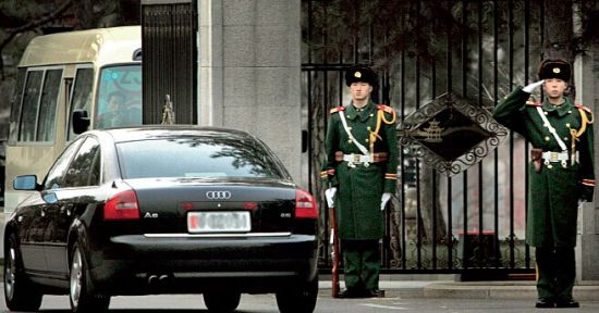 　公車改革的經(jīng)濟(jì)賬 編輯制圖:《中國(guó)經(jīng)濟(jì)周刊》采制中心