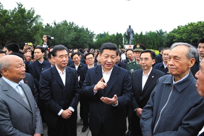 2012年12月11日，習(xí)近平任總書(shū)記后，首次出京考察選擇廣東，在深圳蓮花山向鄧小平像敬獻(xiàn)花籃，強(qiáng)調(diào)