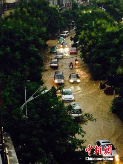 9月1日，受持續(xù)強降水影響，重慶巫溪縣遭受嚴重暴雨洪災。