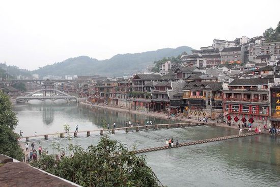 鳳凰古城以被吐槽七次高居最想吐槽榜榜首，而這七次吐槽全部來自在鳳凰古城隨機采訪的10名游客中。