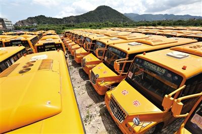 8月28日，浙江溫嶺，擱置農(nóng)村近1年的校車。