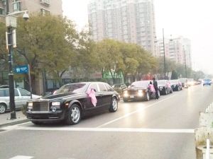 豪華婚禮車隊。(網(wǎng)友供圖)