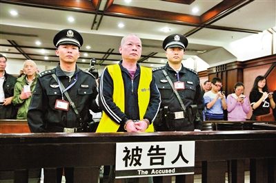 　昨日，廣州白云農(nóng)工商聯(lián)合公司原總經(jīng)理張新華被法院一審判處死刑?！稄V州日報》供圖