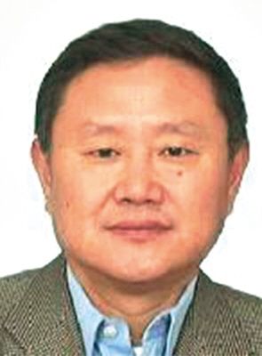 胡奉憲 現(xiàn)年60歲，外逃前任四川韻律實業(yè)發(fā)展公司總經理、董事長，2009年11月逃往美國或澳大利亞。