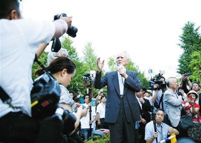 23日，91歲的日本前首相村山富市在東京街頭演講，反對日本政府強行推進安保法案。
