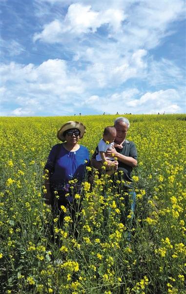 事故之前，老兩口的合影，李春同說，老兩口一輩子很少一起照相。家屬供圖