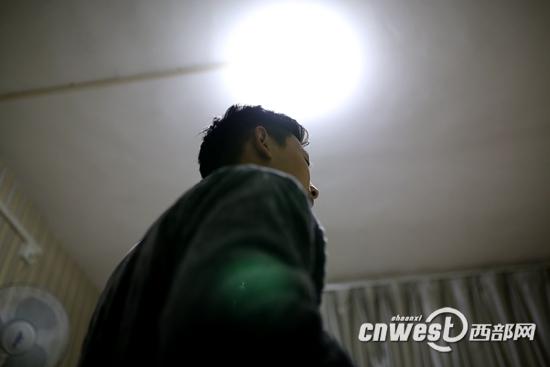 2013年2月份，17歲的林波在陜西省疾控中心拿到HIV確診報(bào)告。