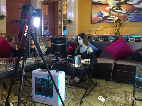 直播中的王瑞兒。攝影：于亞妮