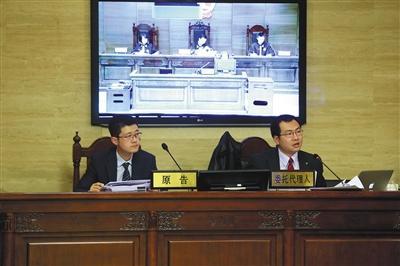 “小黃車”的商標(biāo)所有人“數(shù)人公司”代理律師稱，“ofo小黃車”侵犯了“小黃車”的注冊商標(biāo)。