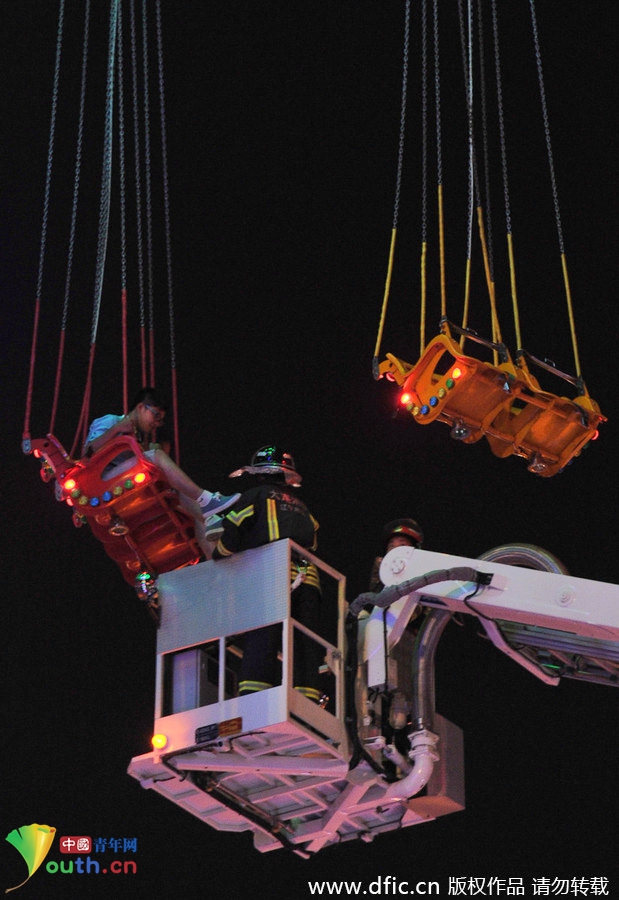 大連高空游樂設施出故障 游客被困20米高空 大連高空游樂設施出故障 游客被困20米高空