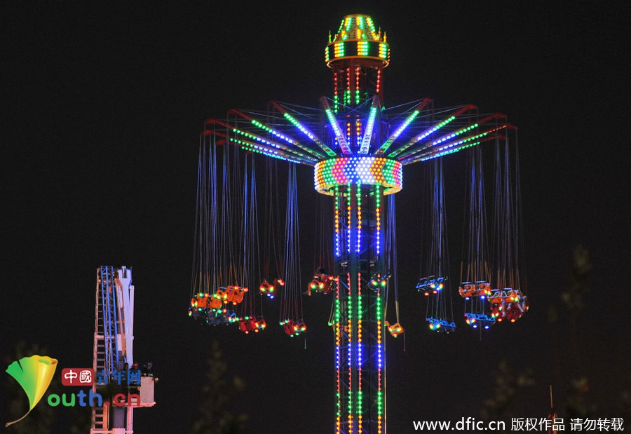 大連高空游樂設施出故障 游客被困20米高空 大連高空游樂設施出故障 游客被困20米高空