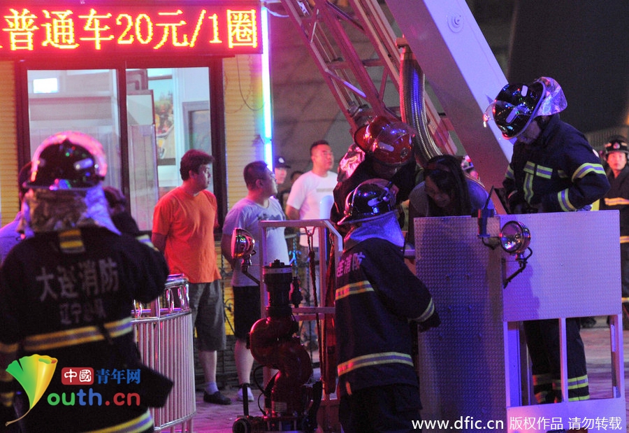 大連高空游樂設施出故障 游客被困20米高空 大連高空游樂設施出故障 游客被困20米高空