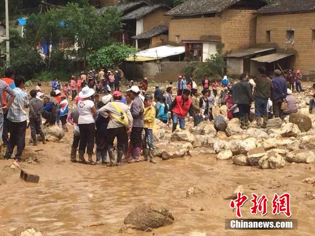 7月28日,云南省保山市隆陽區(qū)瓦房鄉(xiāng)喜坪村上坪小組發(fā)生山洪災(zāi)害,造成3戶人家9人被沖走。