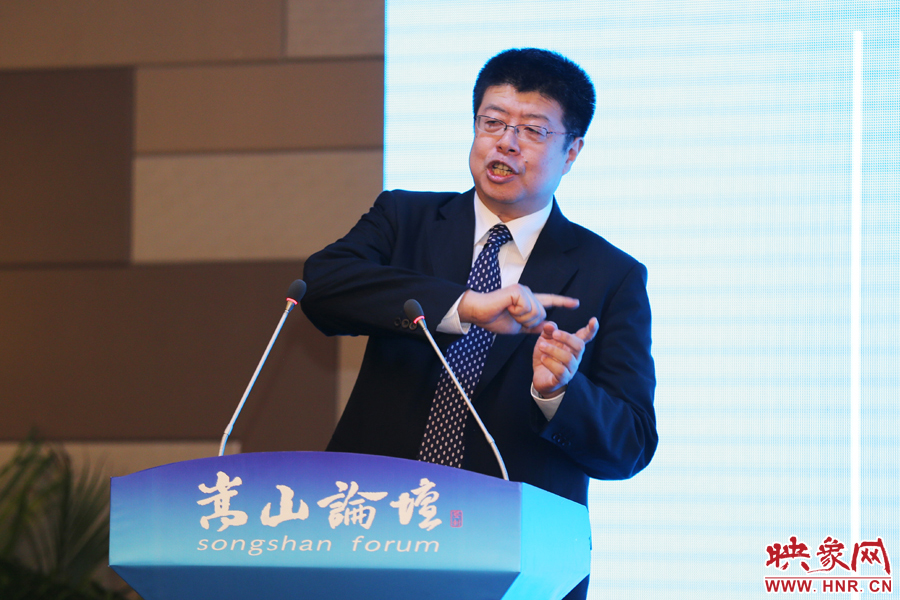 北京大學(xué)文化資源研究中心主任張頤武演講。