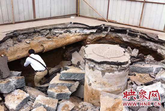 有工作人員下到坑內(nèi)進(jìn)行檢查，但拒絕透露具體工作單位。