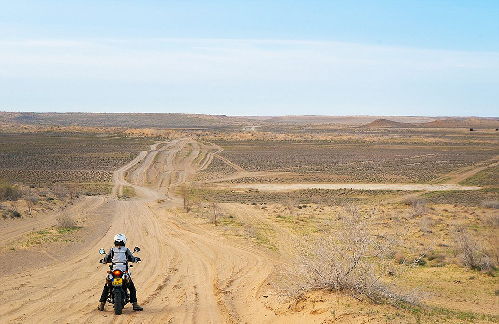 在3個月中，夫婦倆從阿姆斯特丹到達(dá)蒙古，途中經(jīng)過16個國家。