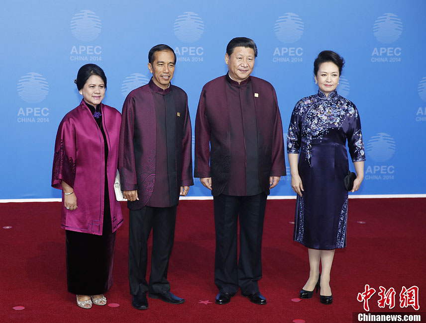 圖為習近平夫婦歡迎印度尼西亞總統佐科·維多多。中新社發(fā) 杜洋 攝