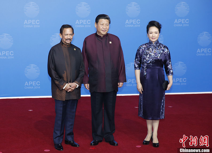 圖為習近平夫婦歡迎文萊蘇丹哈桑納爾。中新社發(fā) 杜洋 攝