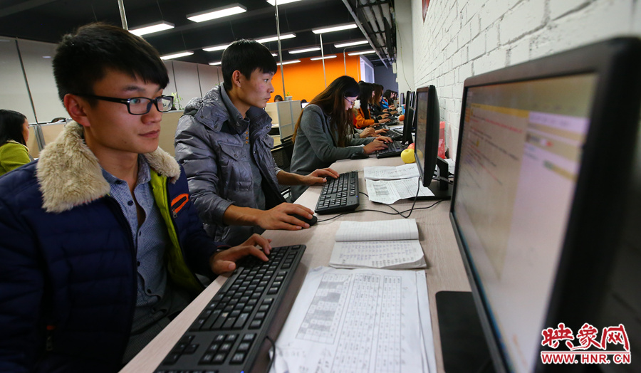 從凌點(diǎn)開(kāi)始，最忙碌的就要數(shù)這些客服人員